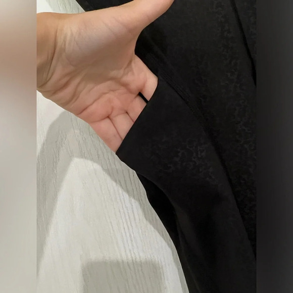 FINAL PRICE Athleta Ultimate Stash Pocket Embossed 7/8 Tight - Picture 5 of 8